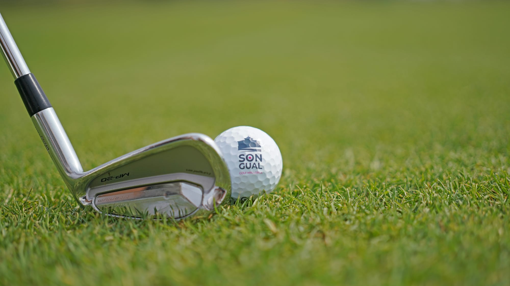 Chipping vs Pitching: How to Choose the Right Shot